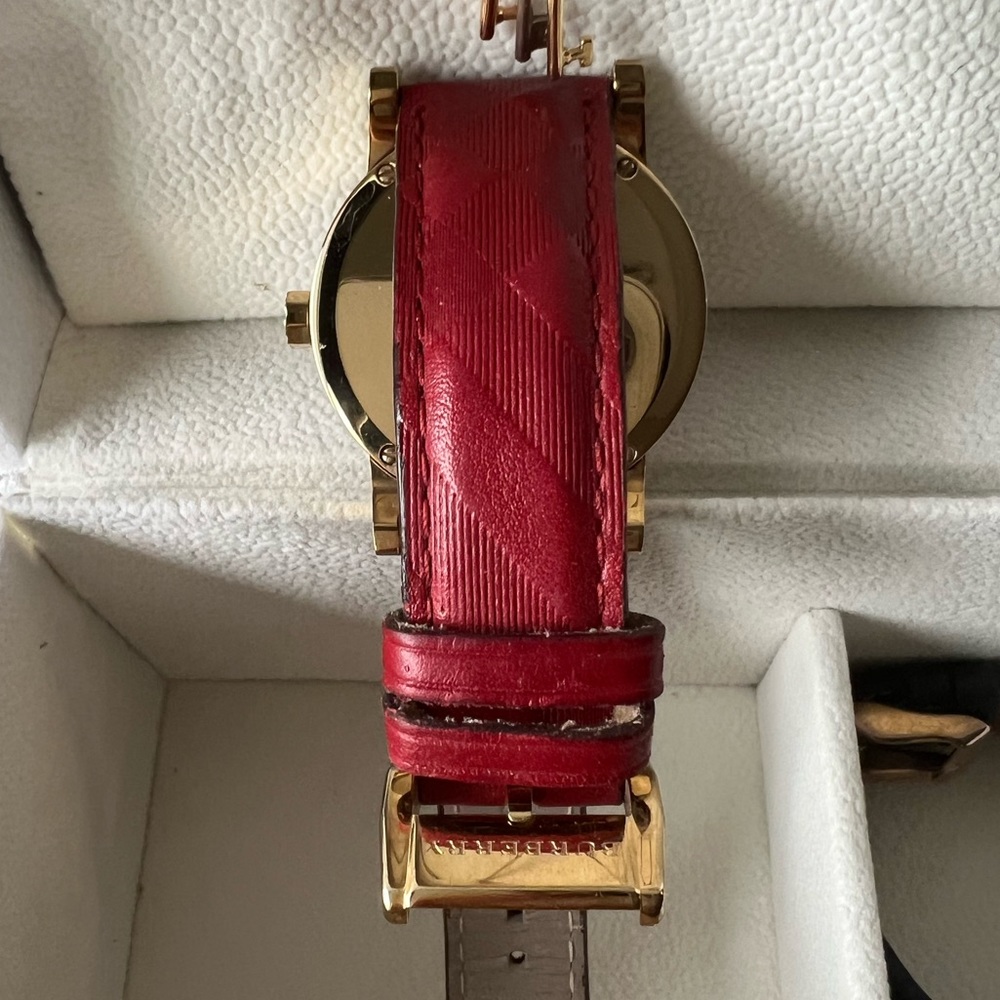 Burberry Watch in Red Leather w/ GHW - Picture 2 of 6